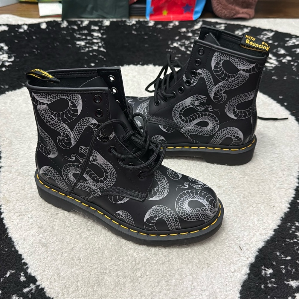 Dr Martens 1460 Snake Print New Size 7